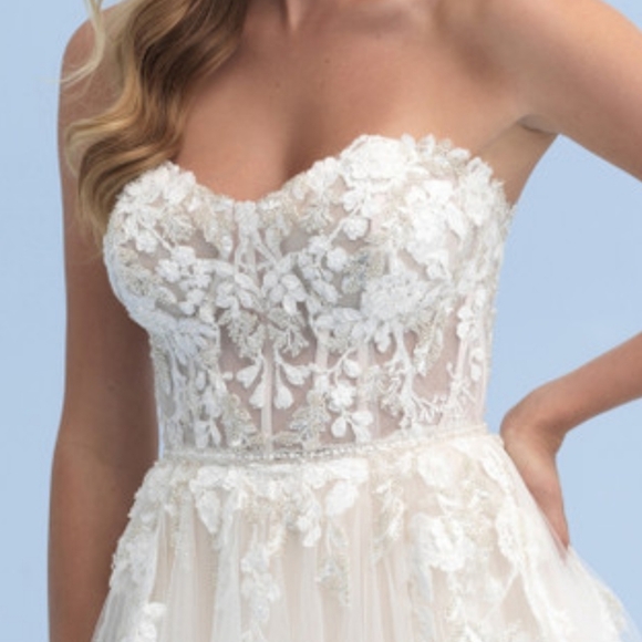 New Kleinfeld wedding dress - Picture 3 of 5